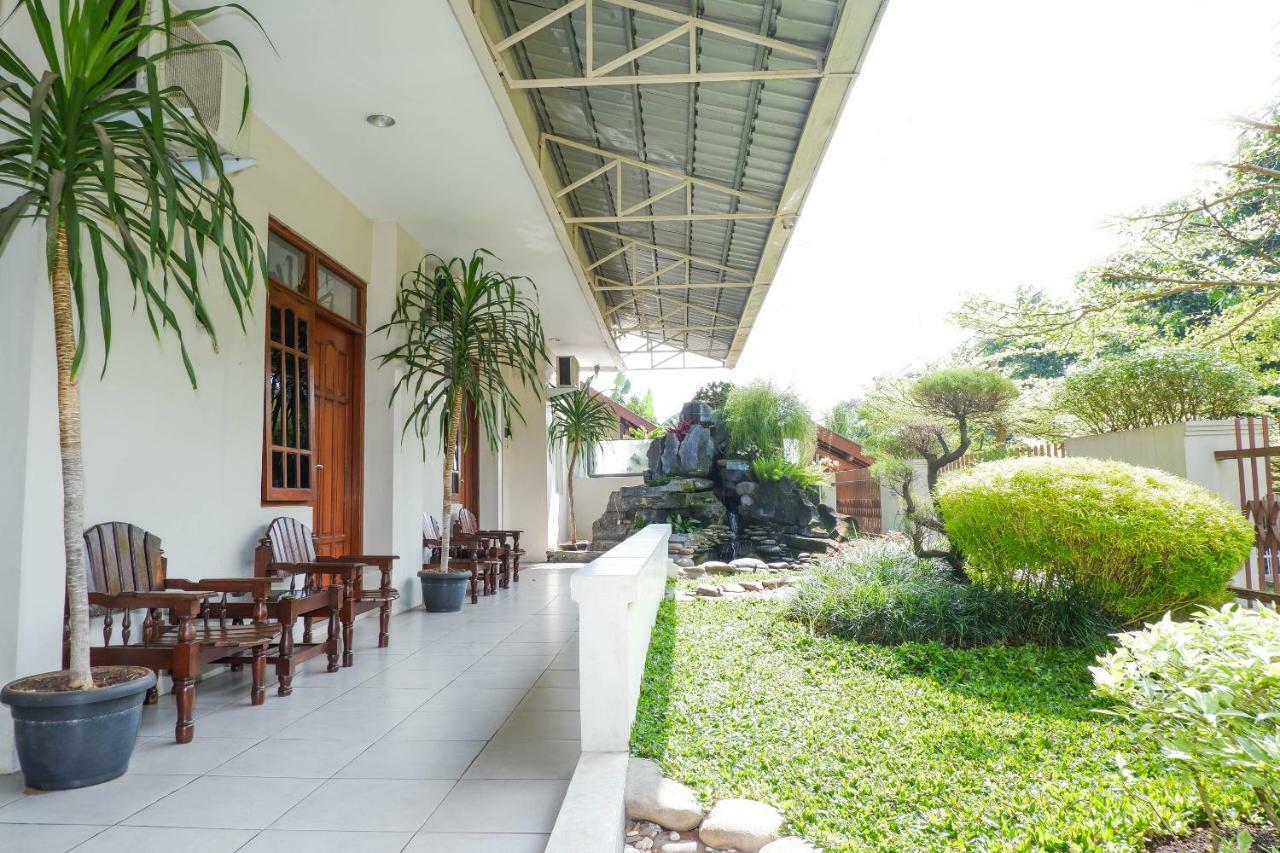 New Mira Hotel Semarang Exterior foto