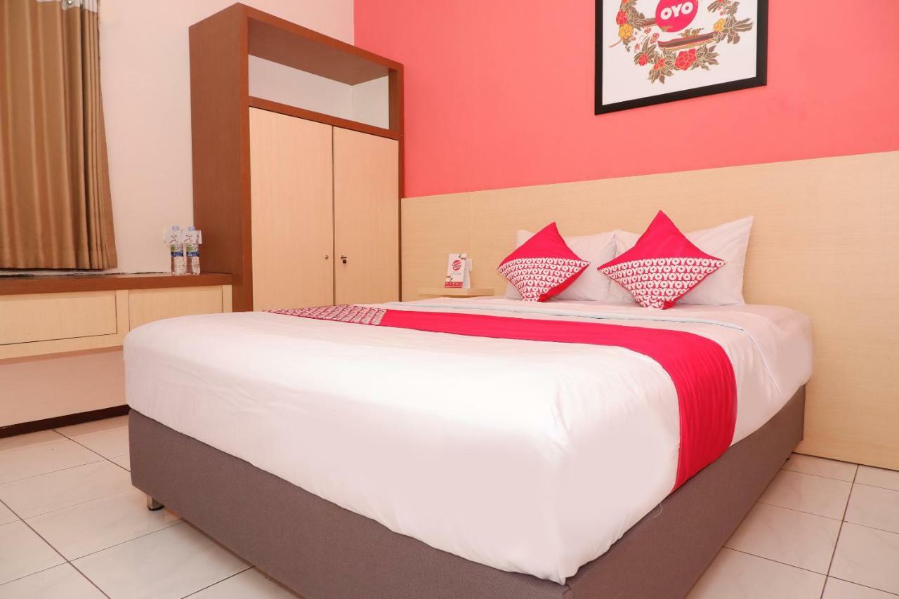 New Mira Hotel Semarang Exterior foto